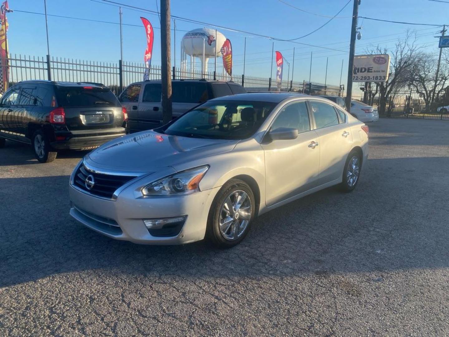 2014 SILVER NISSAN ALTIMA 2.5 (1N4AL3AP5EC) with an 2.5L engine, Continuously Variable transmission, located at 1507 S Hwy 67, Cedar Hill, TX, 75104, (972) 293-1833, 32.556370, -96.973297 - Photo#0