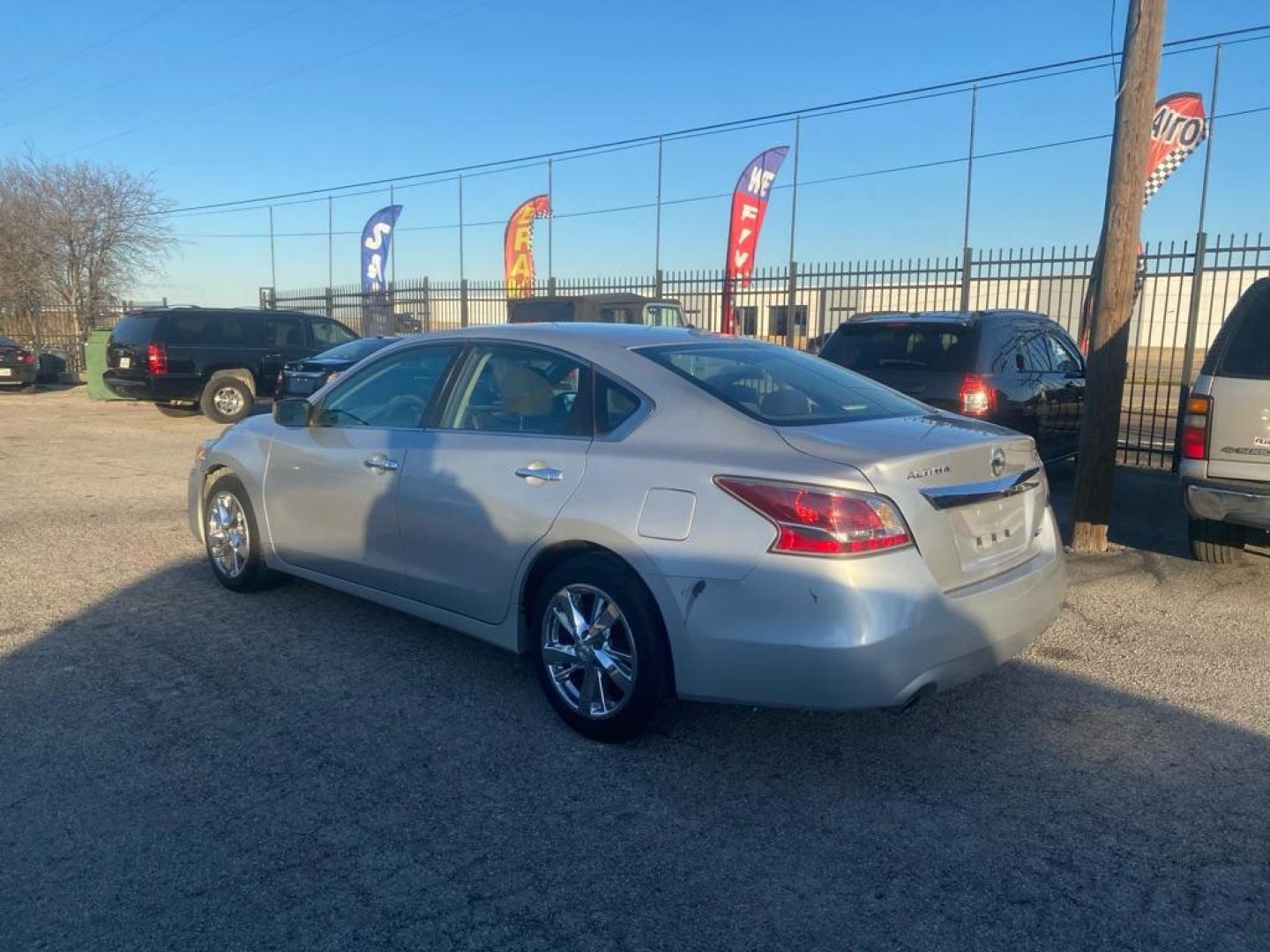 2014 SILVER NISSAN ALTIMA 2.5 (1N4AL3AP5EC) with an 2.5L engine, Continuously Variable transmission, located at 1507 S Hwy 67, Cedar Hill, TX, 75104, (972) 293-1833, 32.556370, -96.973297 - Photo#3