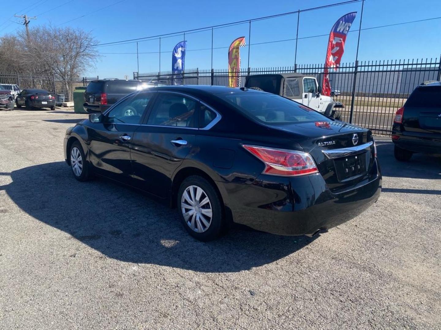 2015 BLACK NISSAN ALTIMA 2.5 (1N4AL3AP1FN) with an 2.5L engine, Continuously Variable transmission, located at 1507 S Hwy 67, Cedar Hill, TX, 75104, (972) 293-1833, 32.556370, -96.973297 - Photo#3