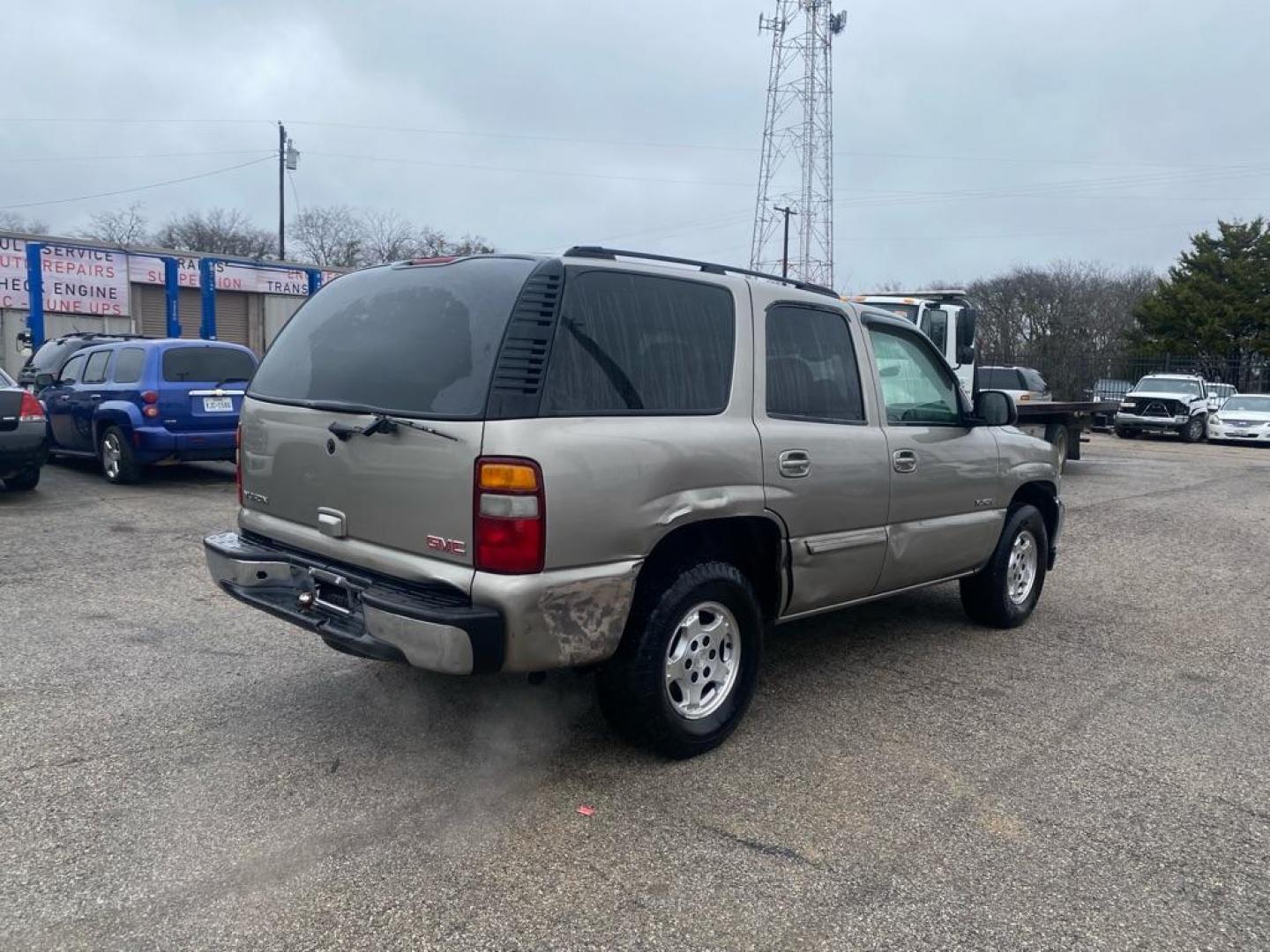 2003 TAN GMC YUKON (1GKEC13V33R) with an 4.8L engine, Automatic transmission, located at 1507 S Hwy 67, Cedar Hill, TX, 75104, (972) 293-1833, 32.556370, -96.973297 - Photo#2