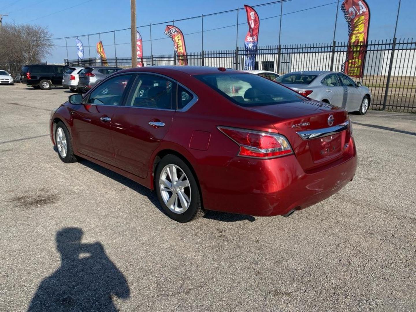 2014 RED NISSAN ALTIMA 2.5 (1N4AL3AP5EC) with an 2.5L engine, Continuously Variable transmission, located at 1507 S Hwy 67, Cedar Hill, TX, 75104, (972) 293-1833, 32.556370, -96.973297 - Photo#3