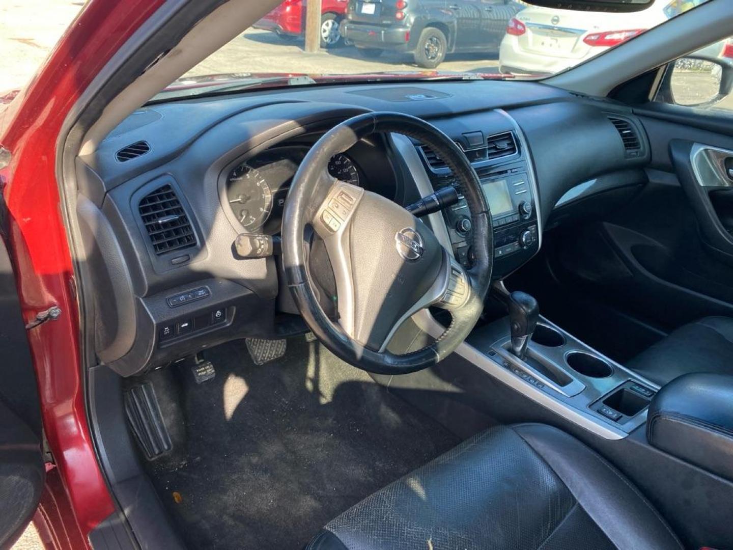 2014 RED NISSAN ALTIMA 2.5 (1N4AL3AP5EC) with an 2.5L engine, Continuously Variable transmission, located at 1507 S Hwy 67, Cedar Hill, TX, 75104, (972) 293-1833, 32.556370, -96.973297 - Photo#4