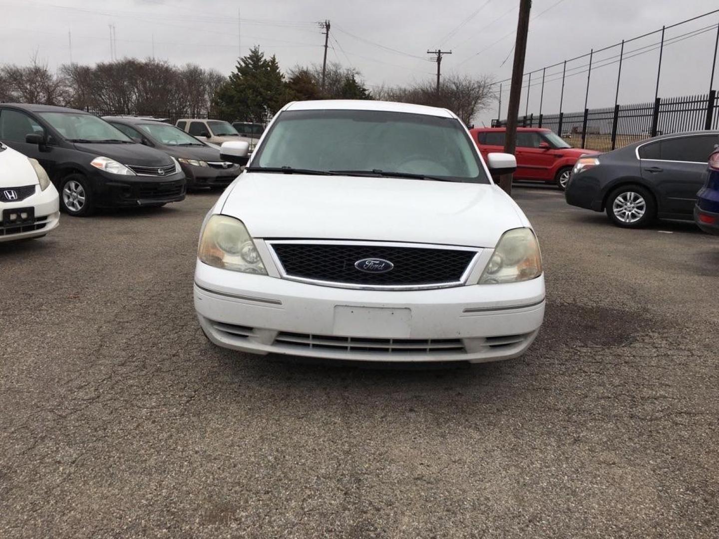 2006 WHITE /Pebble Cloth Interio FORD FIVE HUNDRED SE (1FAFP23196G) with an 3.0L engine, Continuously Variable transmission, located at 1507 S Hwy 67, Cedar Hill, TX, 75104, (972) 293-1833, 32.556370, -96.973297 - Photo#8